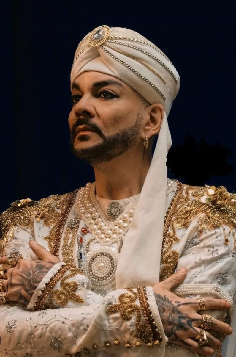 Филипп Киркоров не разлюбил яркие образы. Фото: социальные сети.