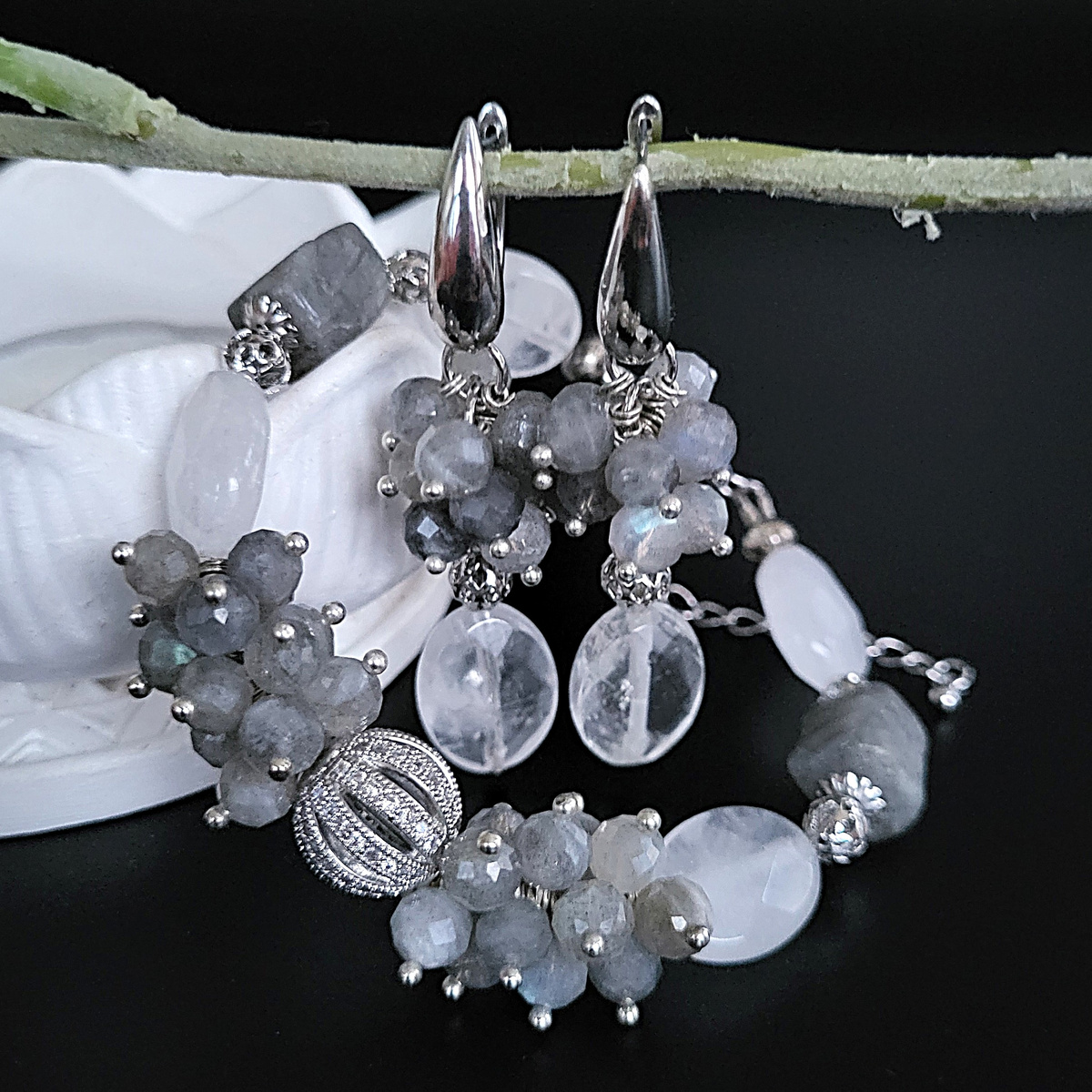 Комплект из горного хрусталя, лабрадора