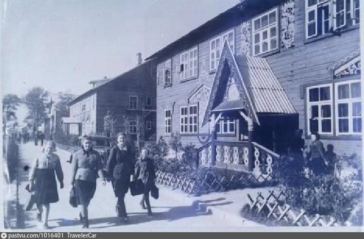Б-8-40, украшенные архитектором Жолтовским, 1945 года постройки, в Железнодорожном. Фото с pastvu