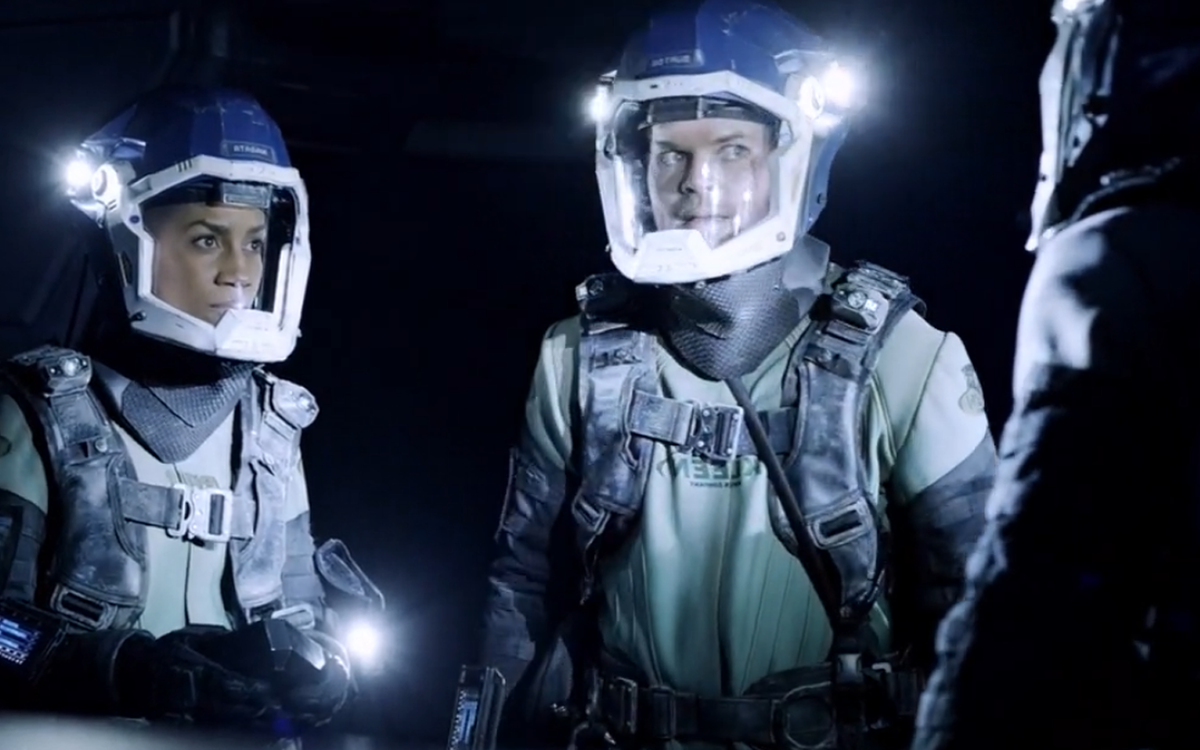 Скафандры из "Экспансии". Вот честно, кто-то рискнёт в таком выйти в космос?