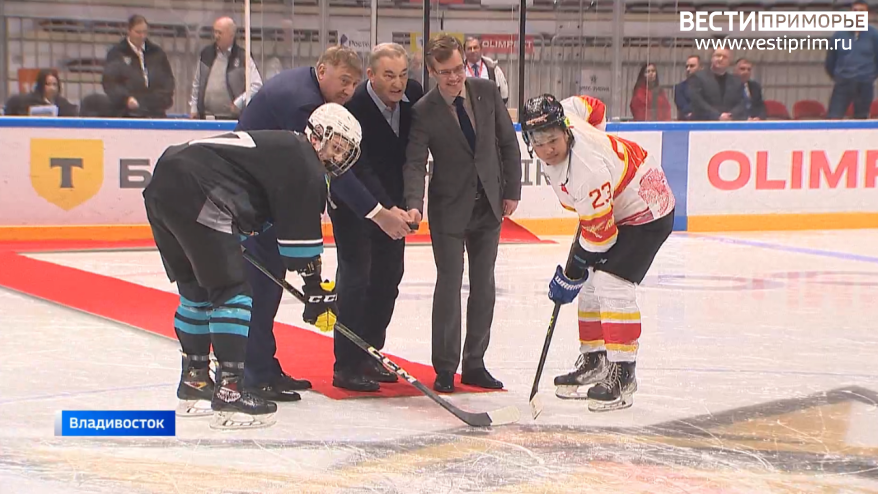 Во Владивостоке открыл международный студенческий турнир Владислав Третьяк