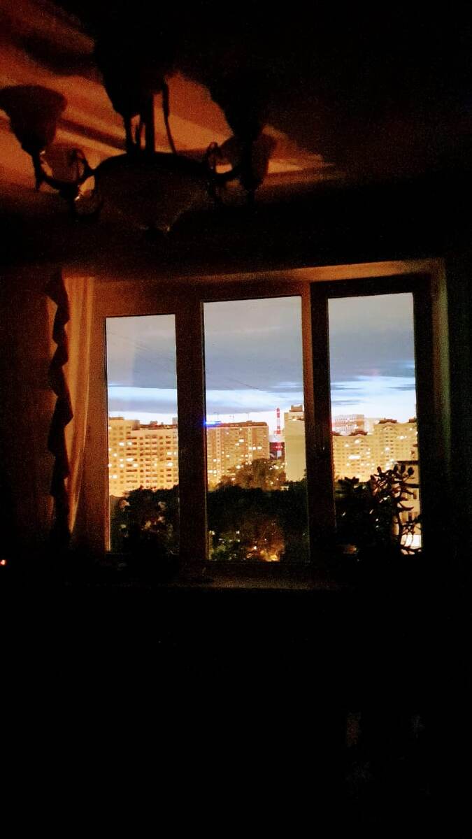 Вот такой красивый вид из окна у меня по ночам.