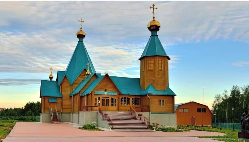 Малахов помог построить храм в Апатитах