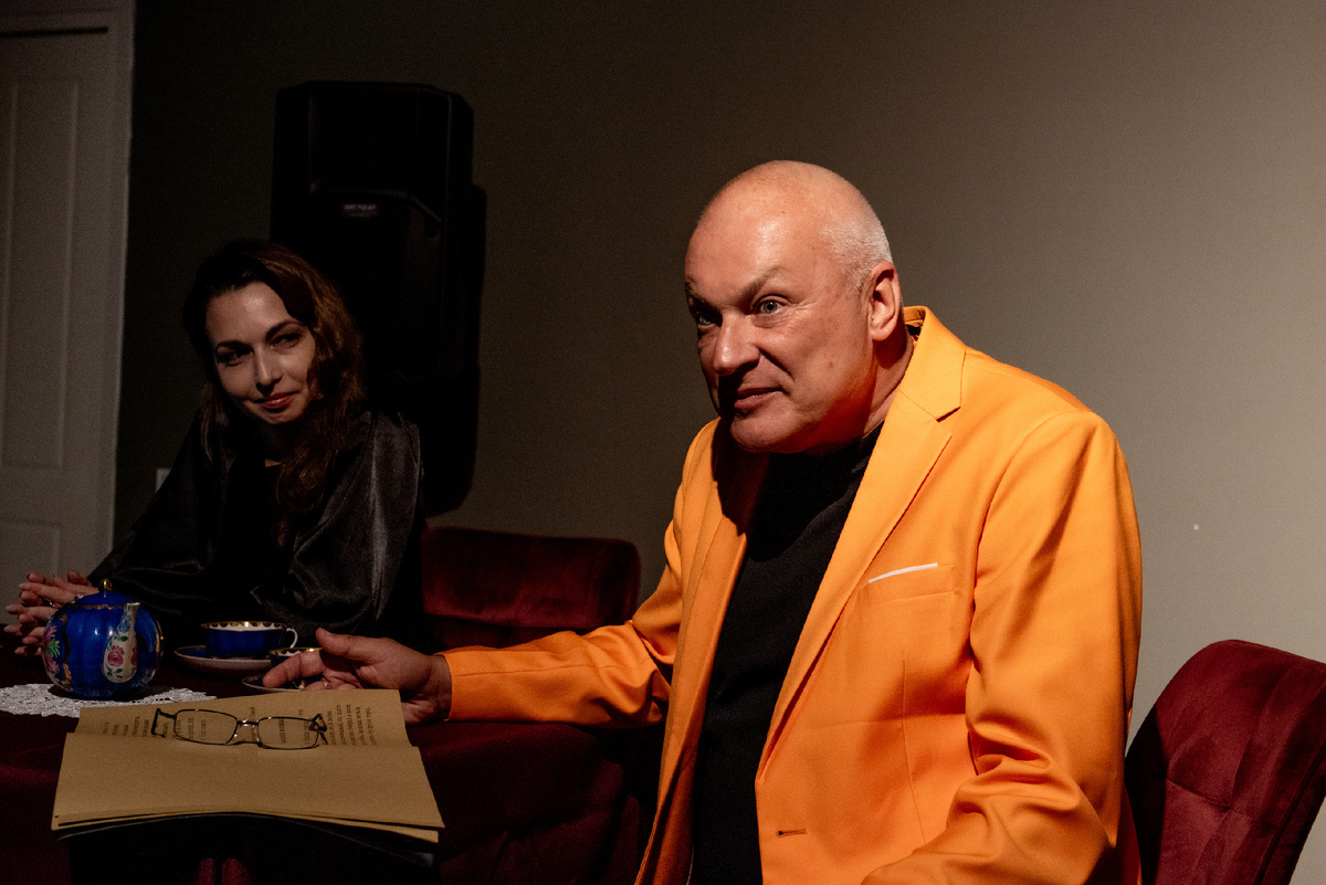 Михаил Шапошников с сотрудницей ГМИРЛИ имени В.И. Даля Ольгой Памфиловой. Творческий вечер, посвященный Александру Вертинскому (выставка «Александр Вертинский: Прообраз музея», Музейный центр «Зубовский, 15», июль 2024 г.)