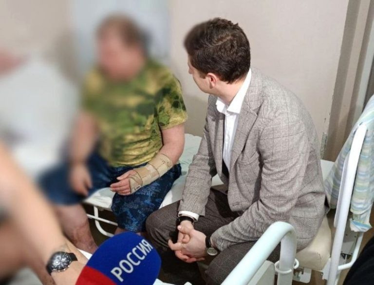    Юрий Мироненко навестил в госпитале бойцов СВО Оренбуржье