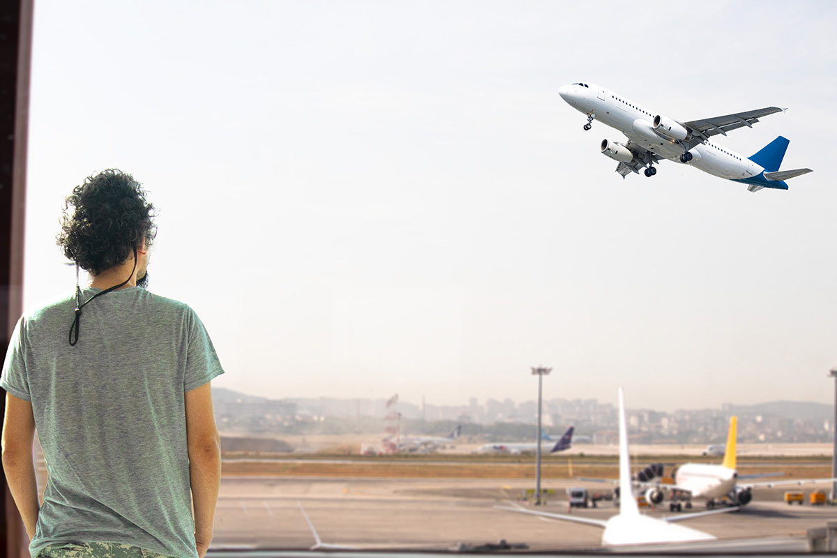    Первый полет на самолете — всегда захватывающий опыт. Источник: Shutterstock