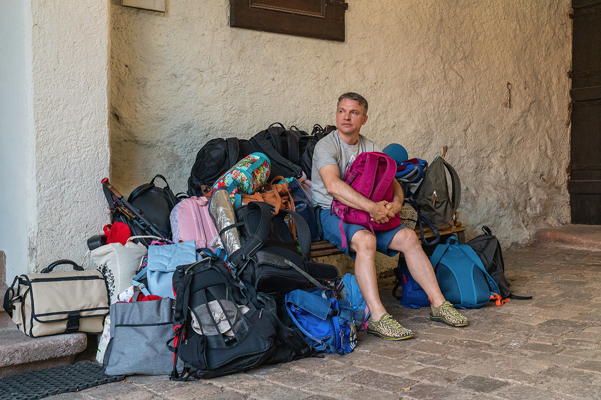    Все вещи упакуйте в одну сумку, провезти много маленьких не получится. Источник: Shutterstock