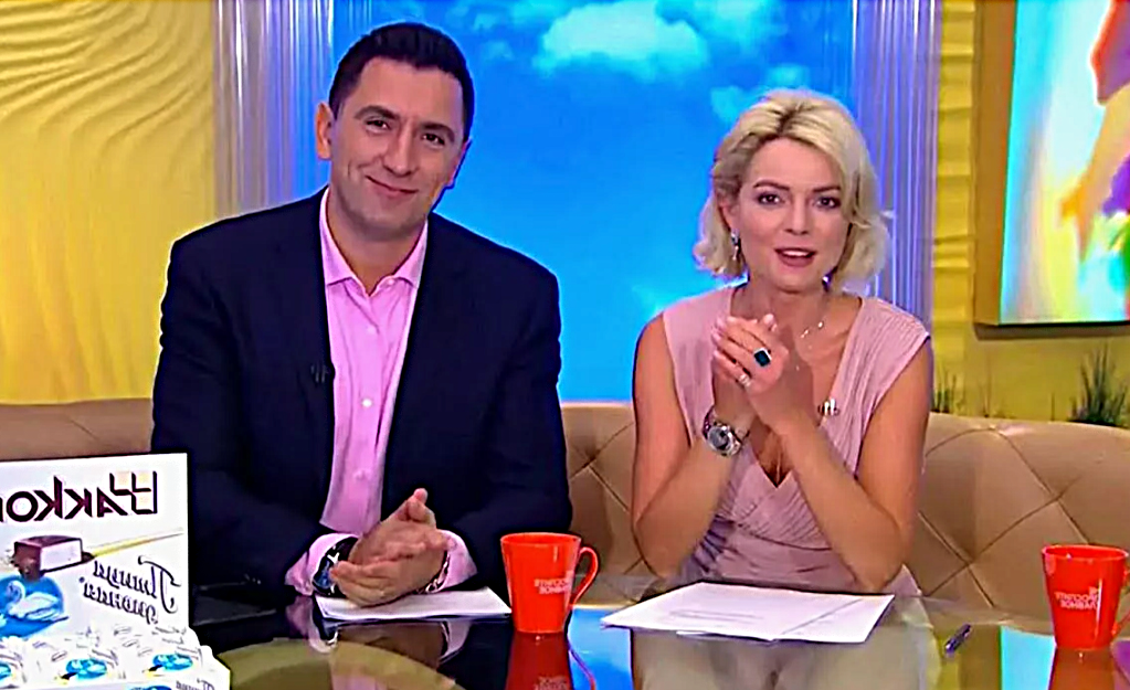 на фото Елена Николаева и Денис Стойков - программа "Утро России"