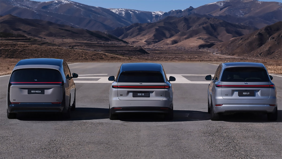 Слева Mega, справа L9. В центре I8