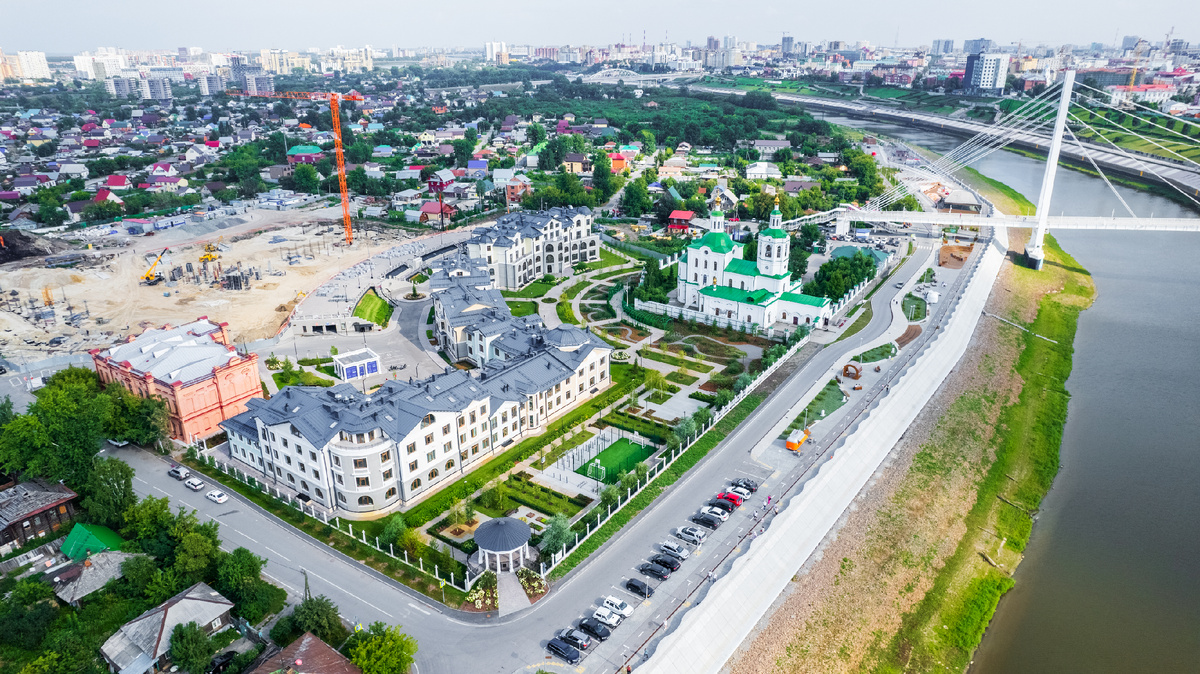 Набережная в Тюмени и строящийся ЖК Вознесенский