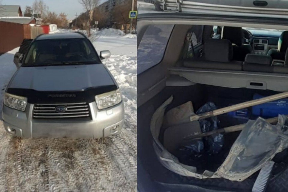    Мужчина положил тело в салон авто, а в багажник - лопаты. Фото: ГУ МВД России по НСО