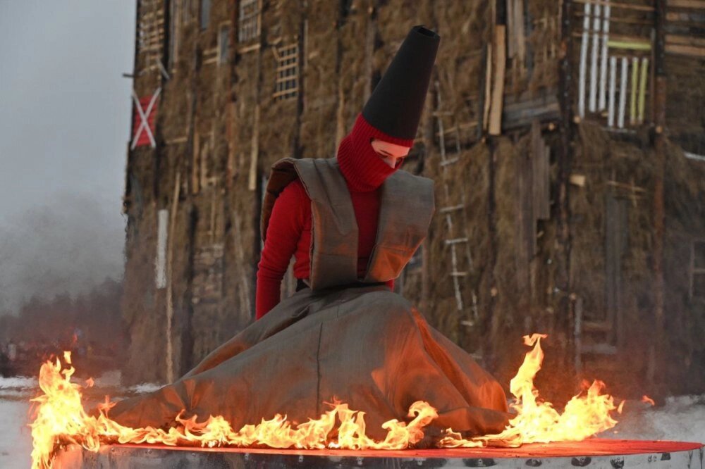    Огонь в Никола-Ленивце на Масленицу — мирное явление природы и главный участник карнавала. Фото: АиФ-Калуга