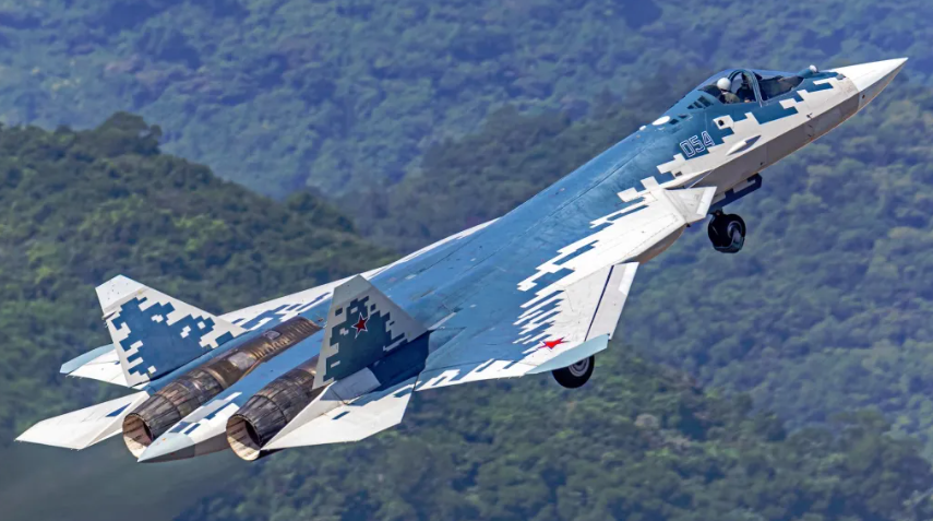 Тот самый прототип Т-50-4 или по натовской кодификации Blue 054, на котором совершает демонстрационные полёты Сергей Богдан. Фото ОАК
