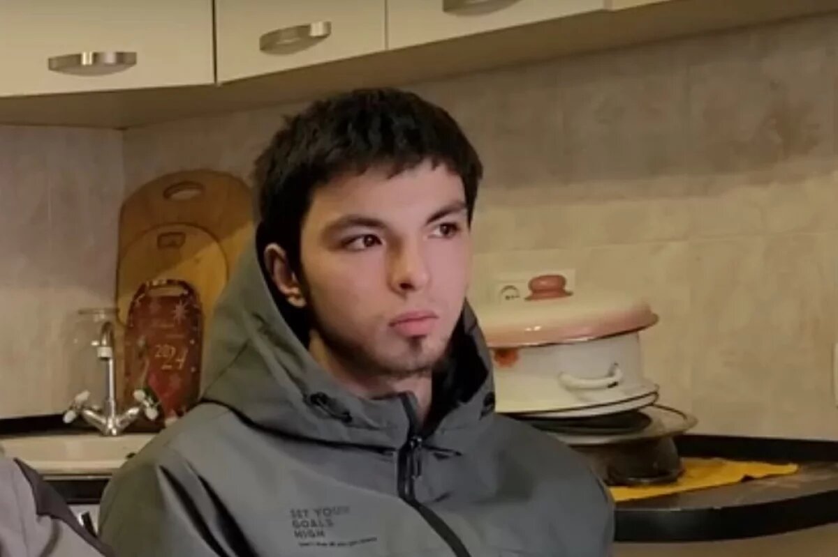    В полтора года Максим оказался в детском доме.