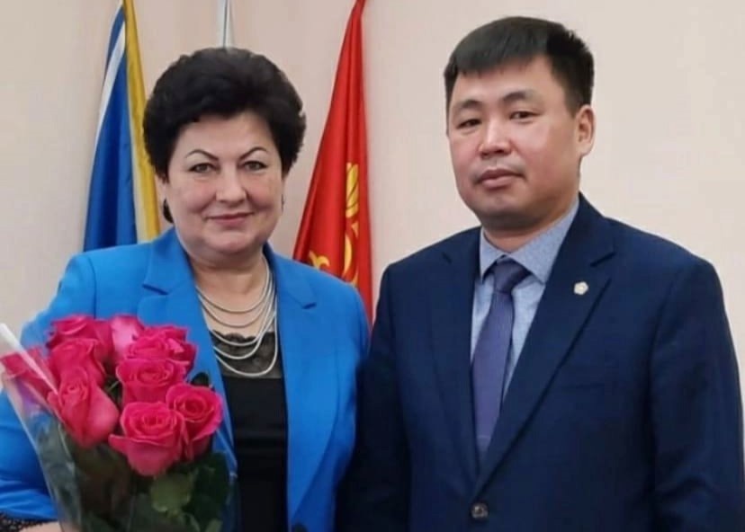 Ирина Казанцева и Карим Сагаан-оол. Фото с сайта Хурала представителей города Кызыла.