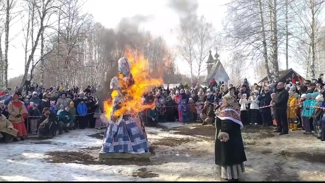 Сожжение Масленицы в «Костромской слободе», скрин моего видео, оно в финале статьи