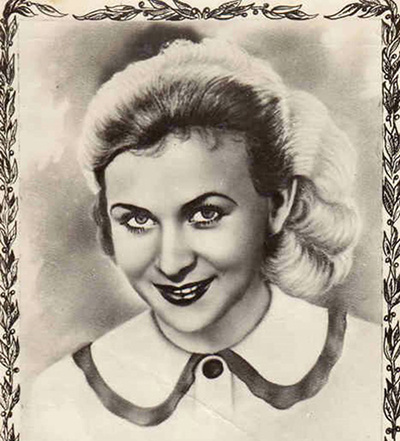 Такие открытки с Валентиной Серовой раскупались моментально