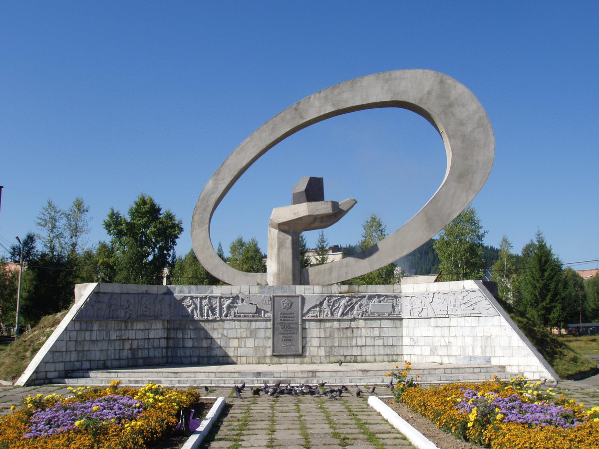 таштагол. Фото с сайта https://yandex.com/maps/org/kamen_na_ladoni/196845275210/. Взято с Яндекс.Картинки