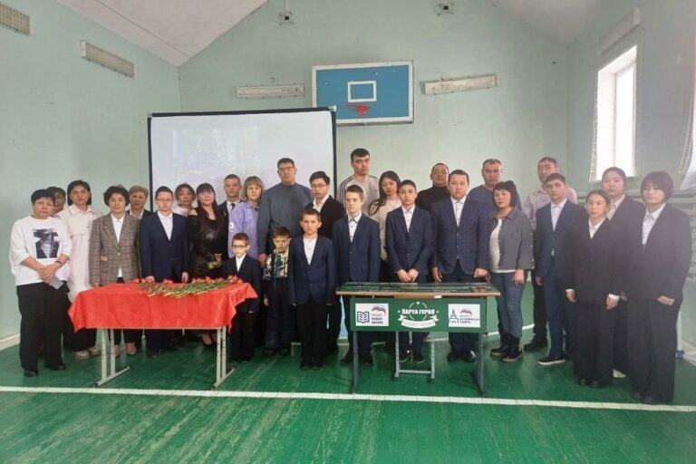    В школе поселка Бакалка Оренбургского района открыли парту Героя СВО Айбулата Калиева Белов Михаил Александрович