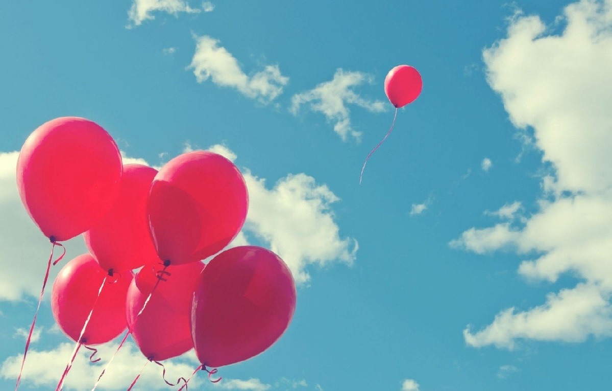 Чтобы он мог подняться выше облаков....