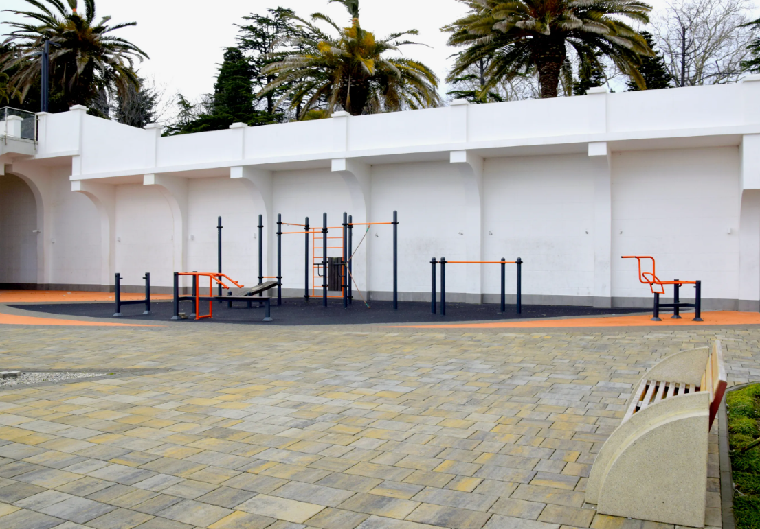 Workout на пляже "Ривьера". Источник фото: https://clck.ru/3Gbnzf.