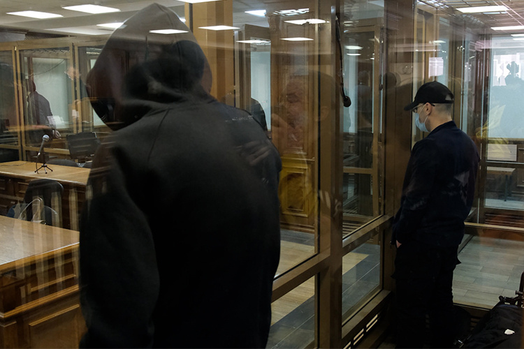    Верховный суд дал «Тукаевским» 114 лет «строгача» на семерых