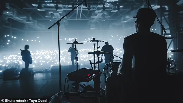 Популярная в 90-х бойз-бэнд 5ive подтвердил своё шокирующее воссоединение благодаря возвращению популярного певца, который покинул группу в 2014 году