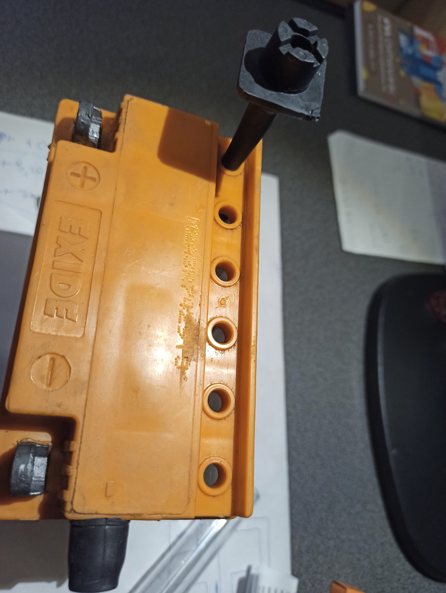 Пипетка ареометра не влезает в аккумулятор