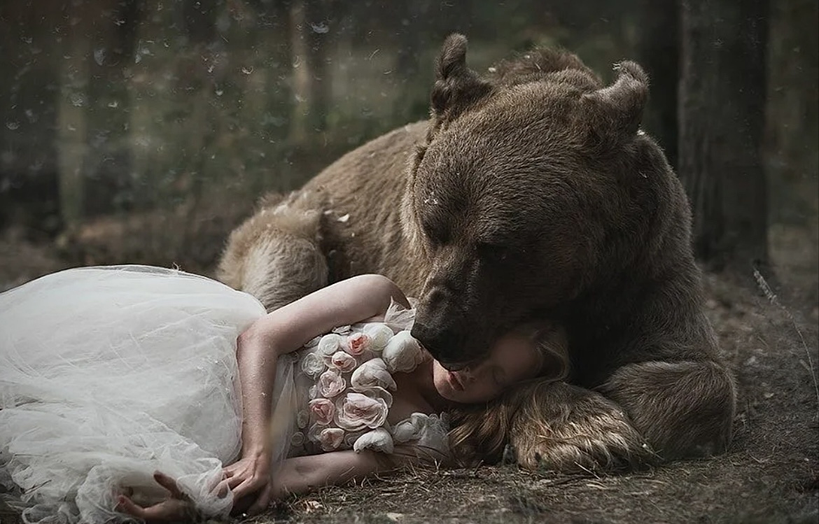Тема Машеньки и медведя была изначально вовсе не безобидной. Фото из сети