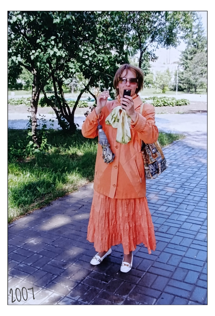 А это Я!  Гуляем с Таней по городу в день, когда она приехала первый раз одна и только ко мне. Июнь, 2007 года. (фото Таниного исполнения, но в моей обработке)