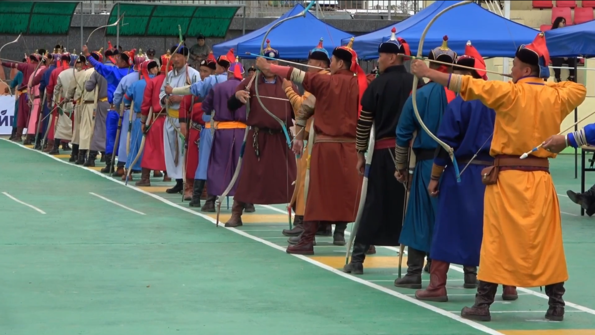 Кому там скучно? Точно не тому, кто держит мишень.