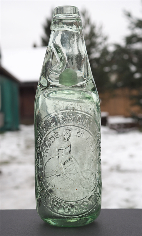 Бутылка из под пива R. Emmerson Jun’r – Newcastle объемом около 300 миллилитров. Производитель бутылки Ashley. 1880-е гг. Из коллекеции Веломузея Андрея Мятиева.