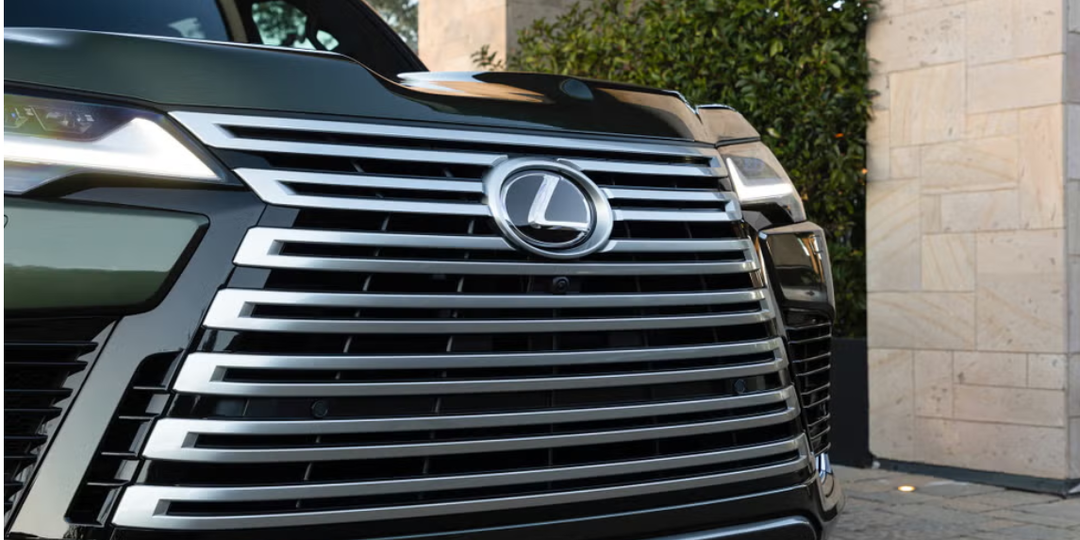 Обзор Lexus LX700h 2025 года: гибридный флагман для бездорожья и роскоши