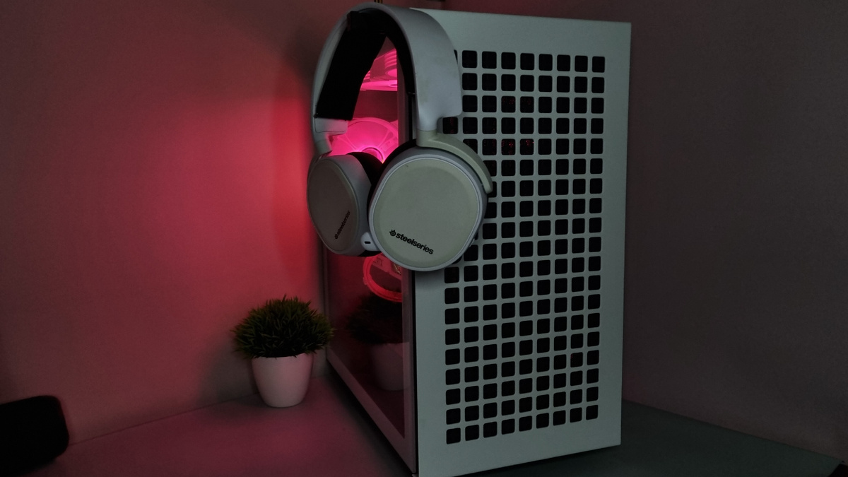 Минимализм и функциональность в одном корпусе. Deepcool CH370 — идеальный выбор для тех, кто ценит стиль и удобство. Цена: 4 500 ₽.