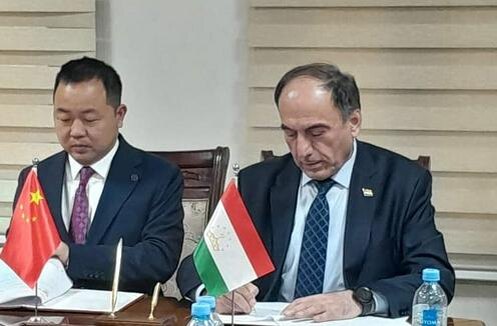 Церемония подписания соглашения. Фото пресс-службы Минтранса Таджикистана