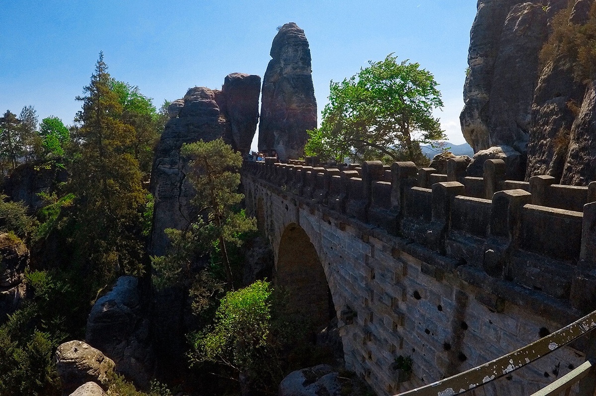 Мост Бастай