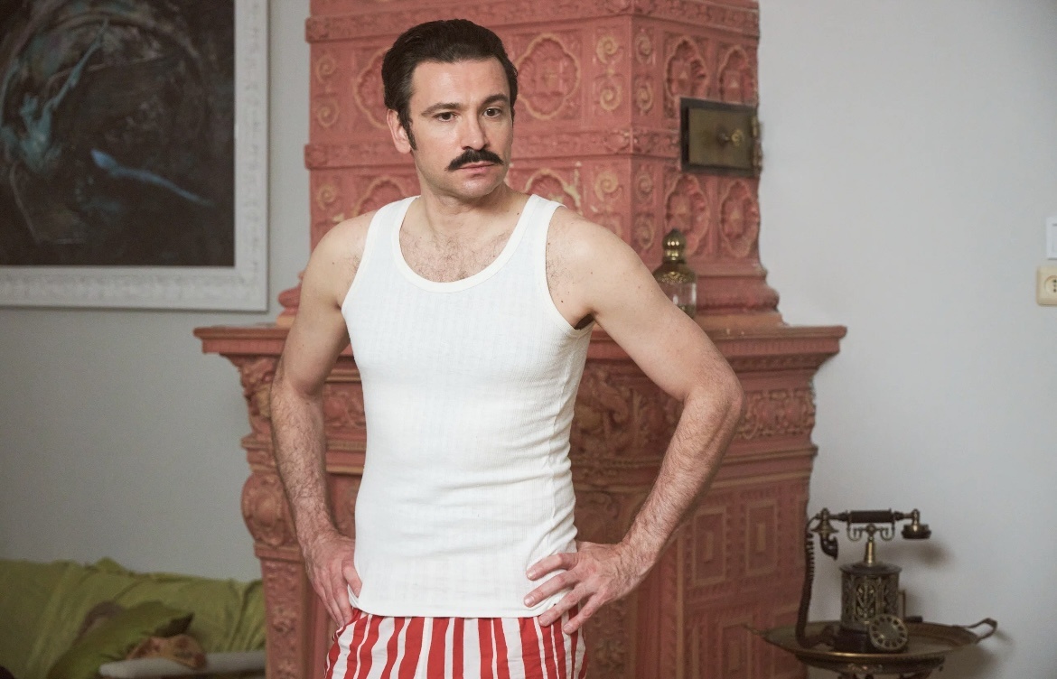 Антон Хабаров. Кадр из сериала "Казанова. В бегах".