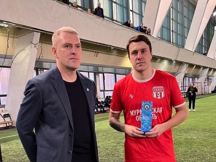     Капитан «Севера» Дмитрий Суконкин признан лучшим футболистом турнира Полпреда. Фото: официальная страница ФК «Север» в социальной сети «ВКонтакте»