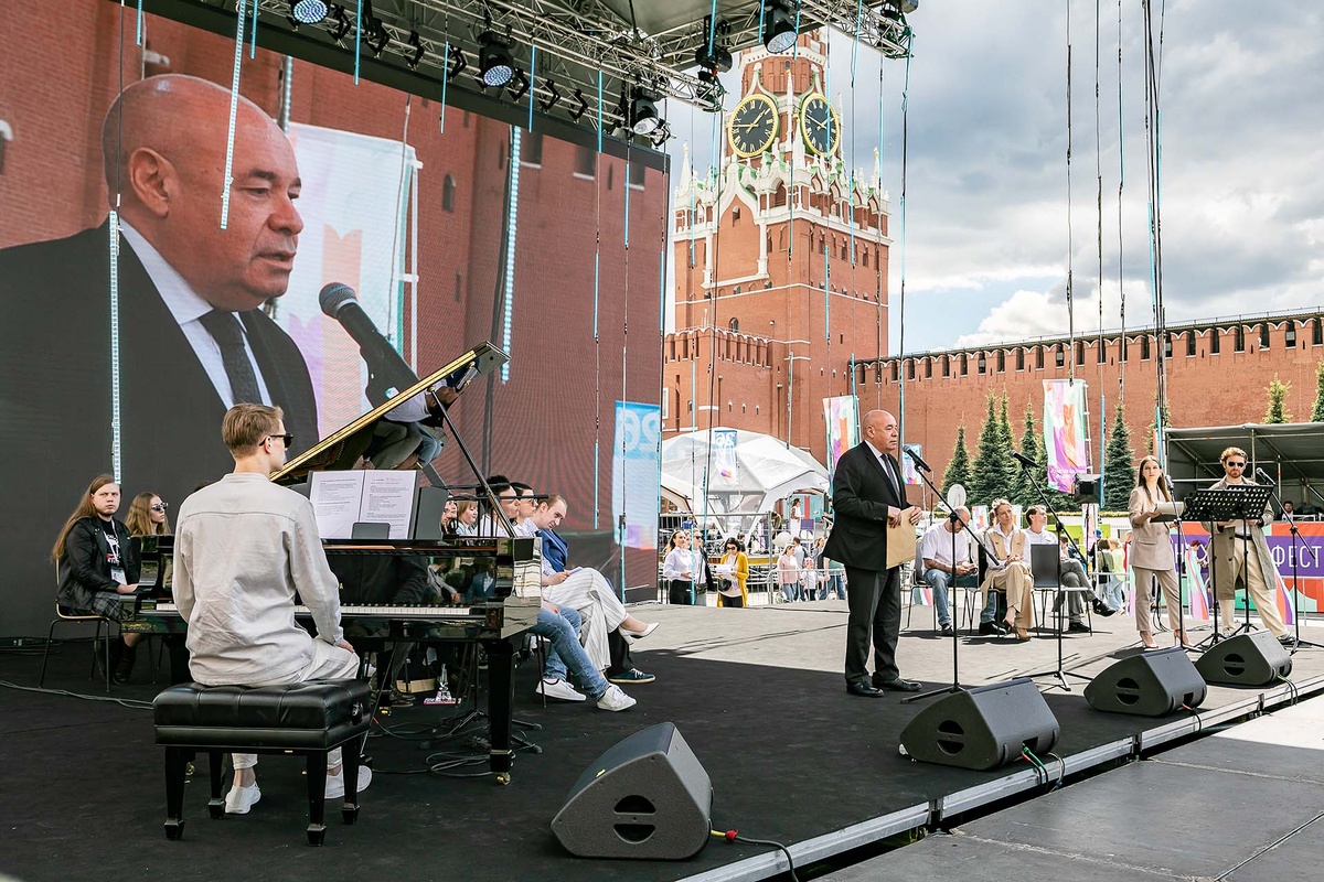    Церемония вручения премии «Лицей» во время книжного фестиваля «Красная площадь»