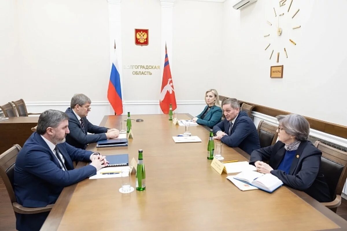    В Волгограде губернатор встретился с руководством компании «Россети Юг»