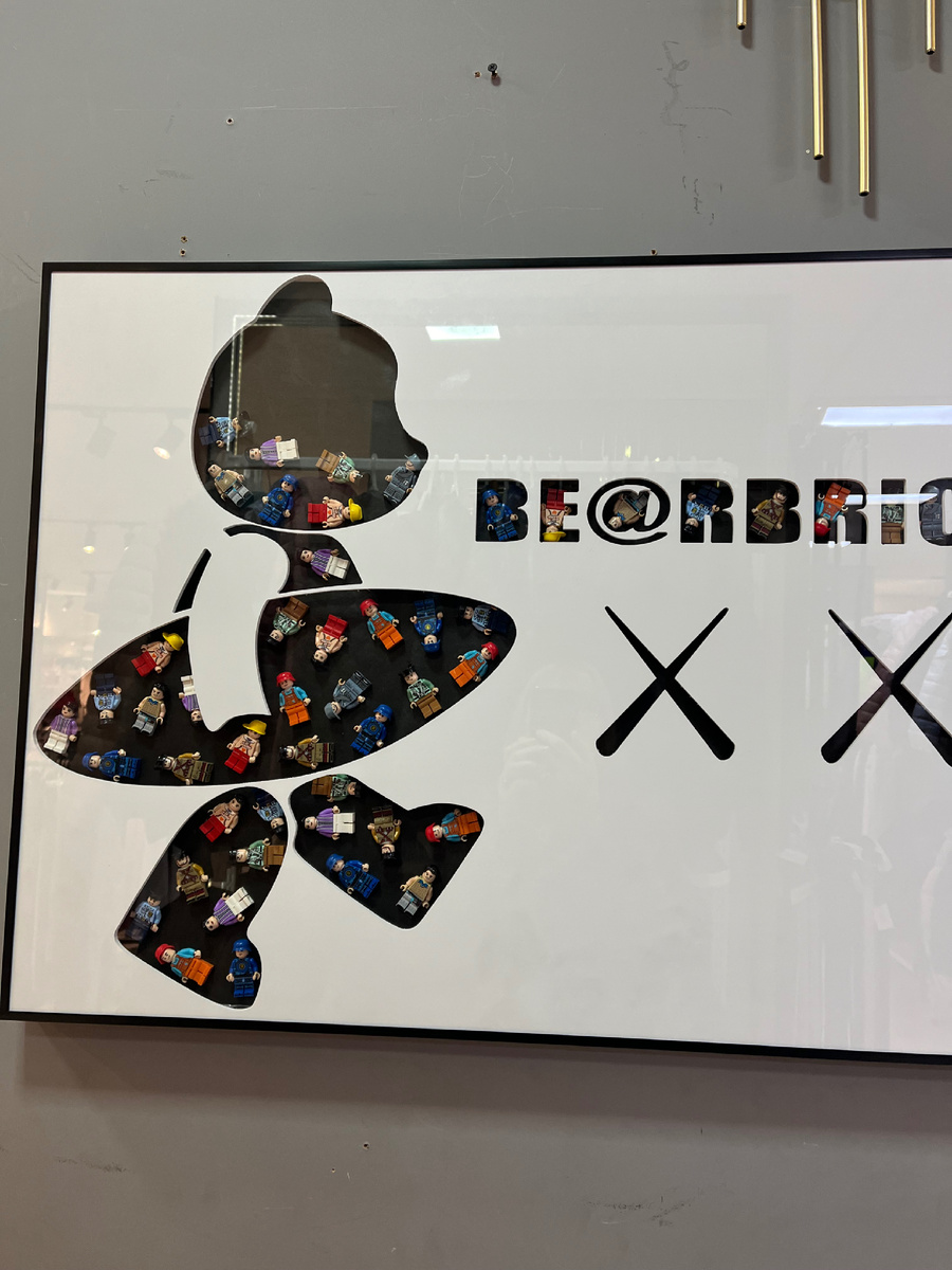 Необычный дизайн на двери, мне понравился!