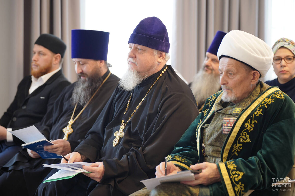 Хазраты и батюшки собрались сегодня вместе, чтобы обсудить вопросы духовной поддержки участников СВОФото: © Владимир Васильев / «Татар-информ»