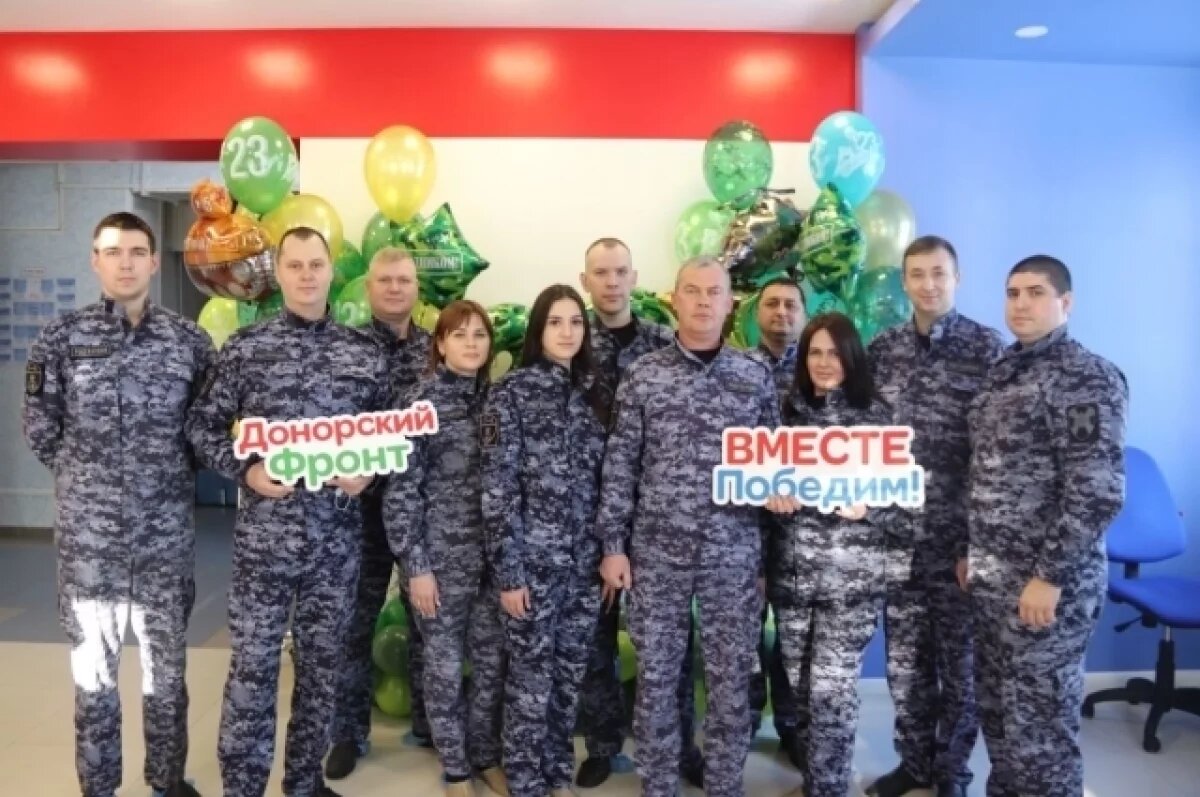    Порядка 40 самарских росгвардейцев-доноров сдали почти 20 литров крови