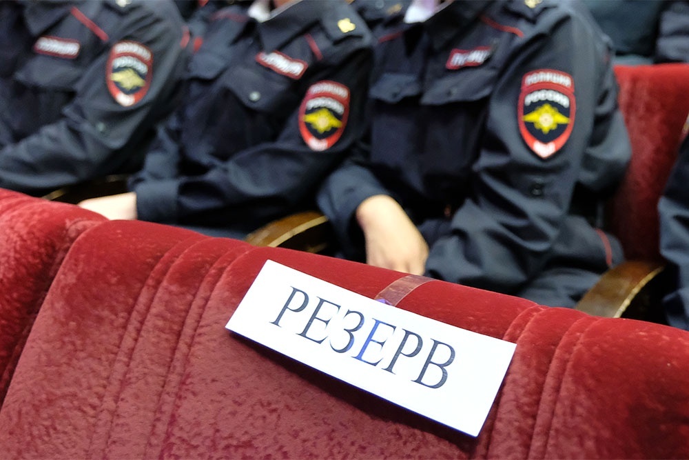    Удерживать действующих сотрудников полиции и набирать новых стало сложнее во многих регионах России. / Владимир Аносов