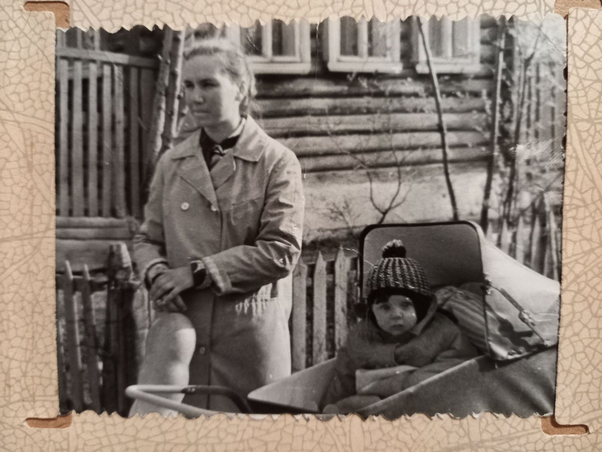 Снимок 1973 года. Сделан моим папой 1 мая.