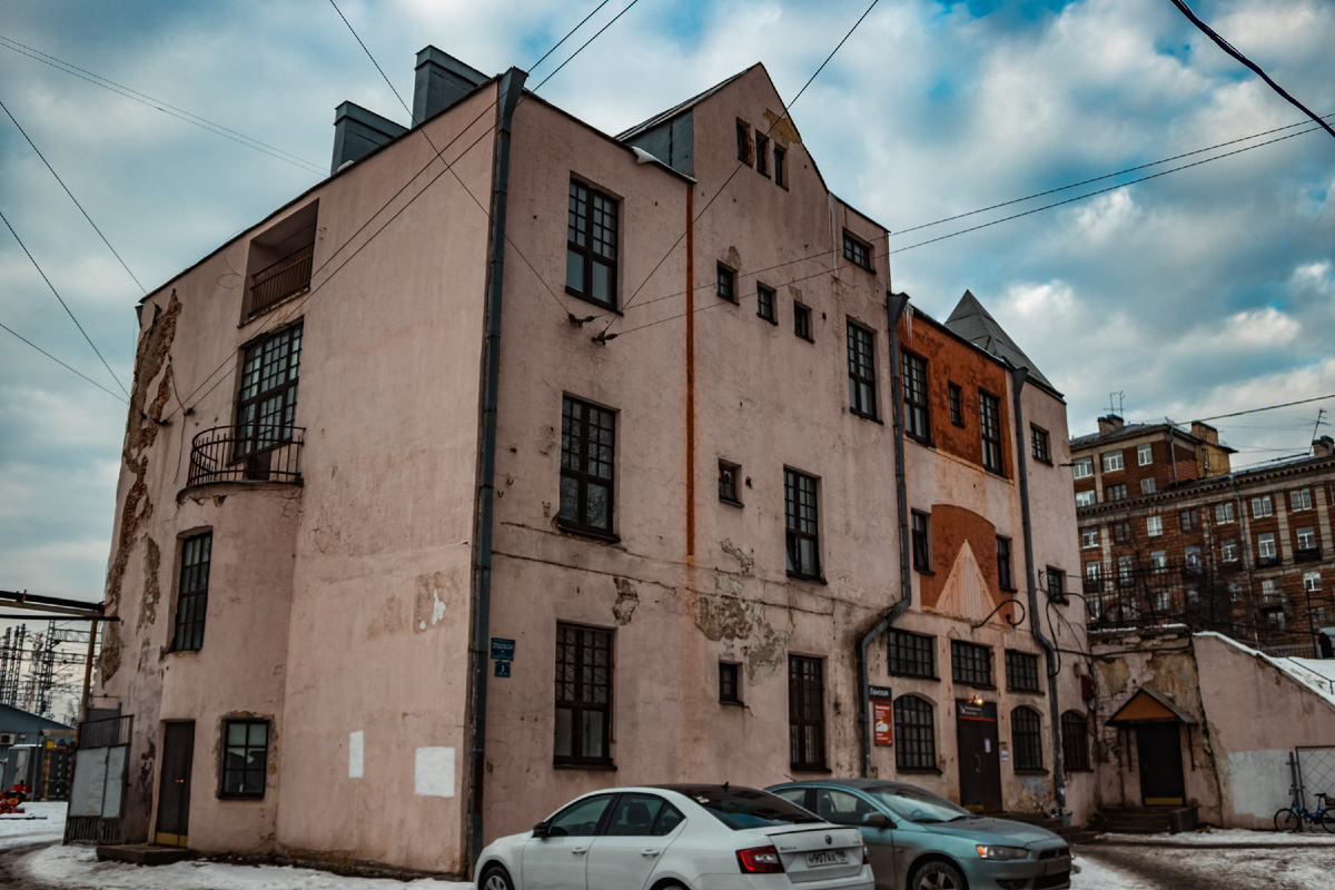 Здание железнодорожной станции "Ланская"