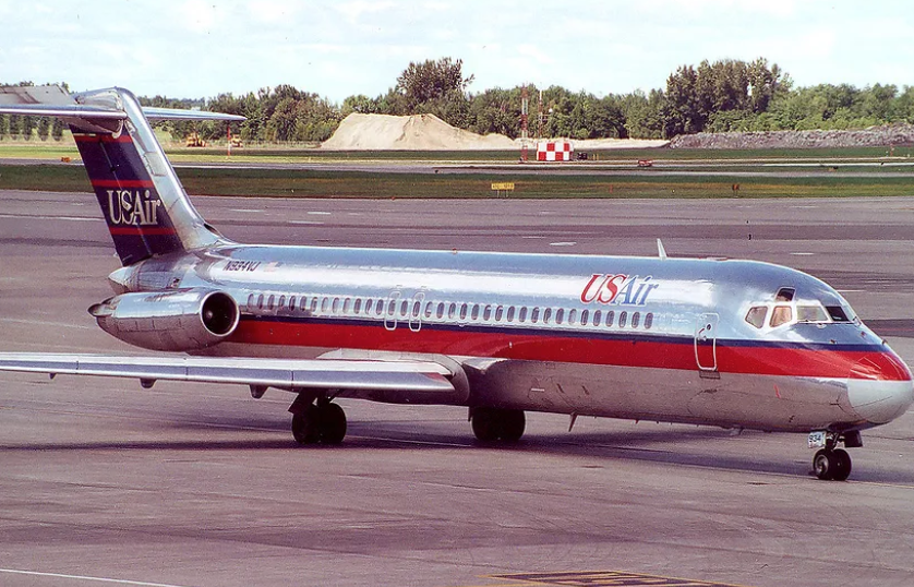 Самолёт DC-9, участвовавший в аварии, имел бортовой номер N954VJ; выше — его брат-близнец N934VJ. (Пьер Лакомб)