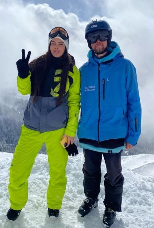     Оксана Самойлова с Иваном
📷    Митя Фомин с Иваном
