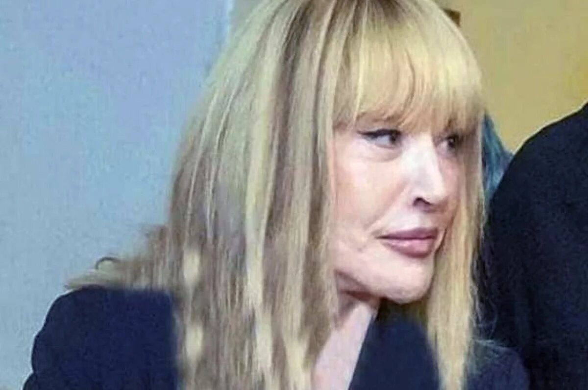    Алла Пугачева.