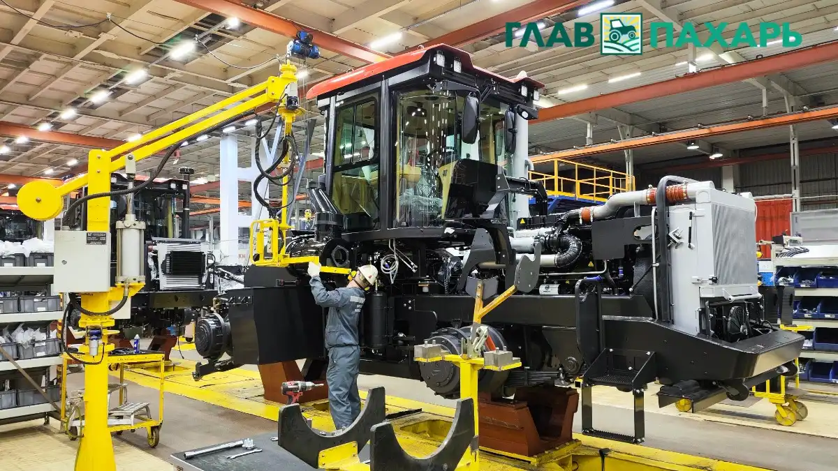 Фото: © Артем Борисов / Glavpahar.ruПроизводство тракторов КИРОВЕЦ на Петербургском тракторном заводе (фото иллюстративное)